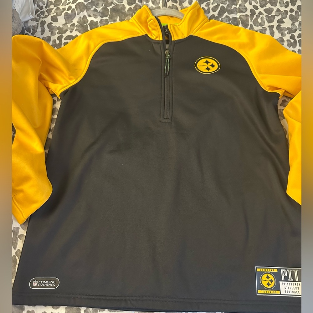 Official NFL team apparel Pgh Steelers 1/4 zip sz LG